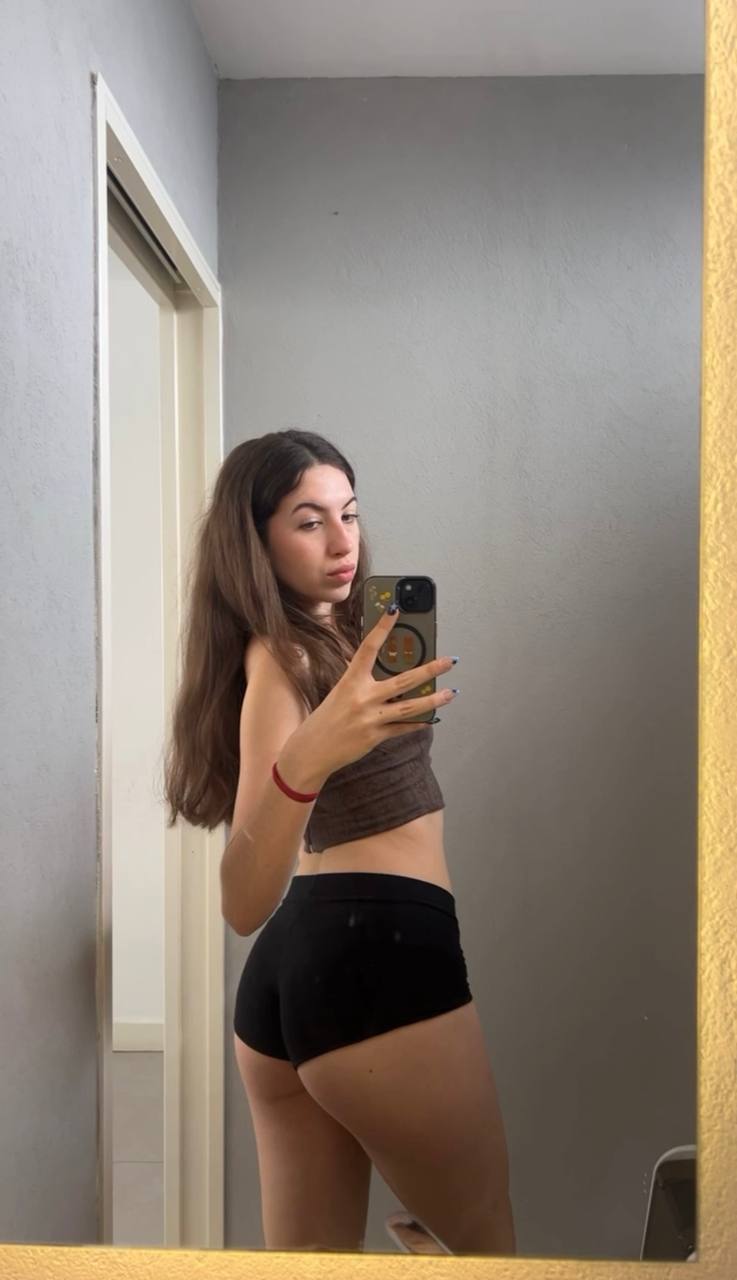 Amber in her underwear in Nanjing