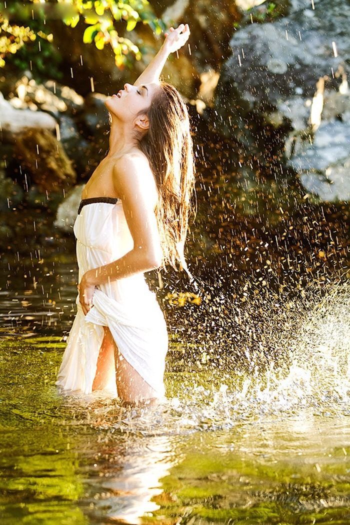 Marie Avgeropoulos in Nanjing