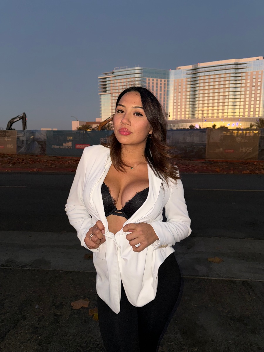 Take a pause and enjoy Ali Cruz — streaming from Nanjing