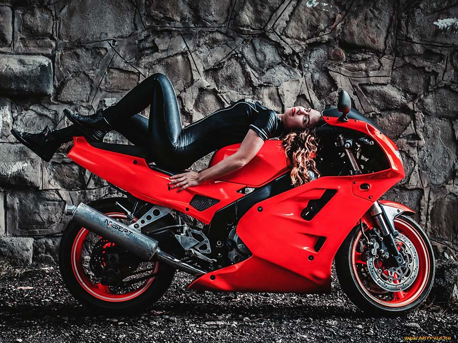 Beautiful girl Beautiful girls and motorcycles in Nanjing