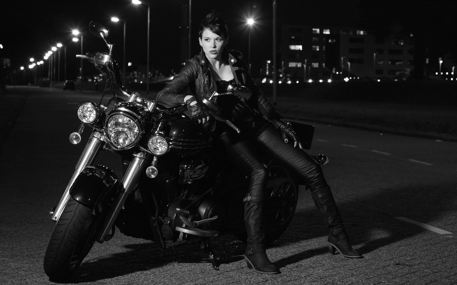 Photo Beautiful girls and motorcycles in Nanjing
