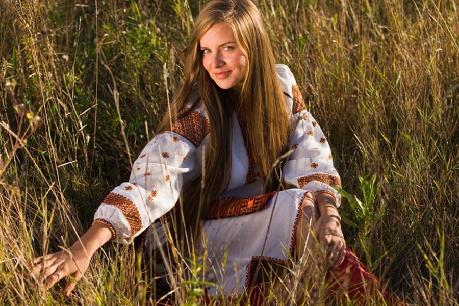 Model Women in Slavic costumes in Nanjing