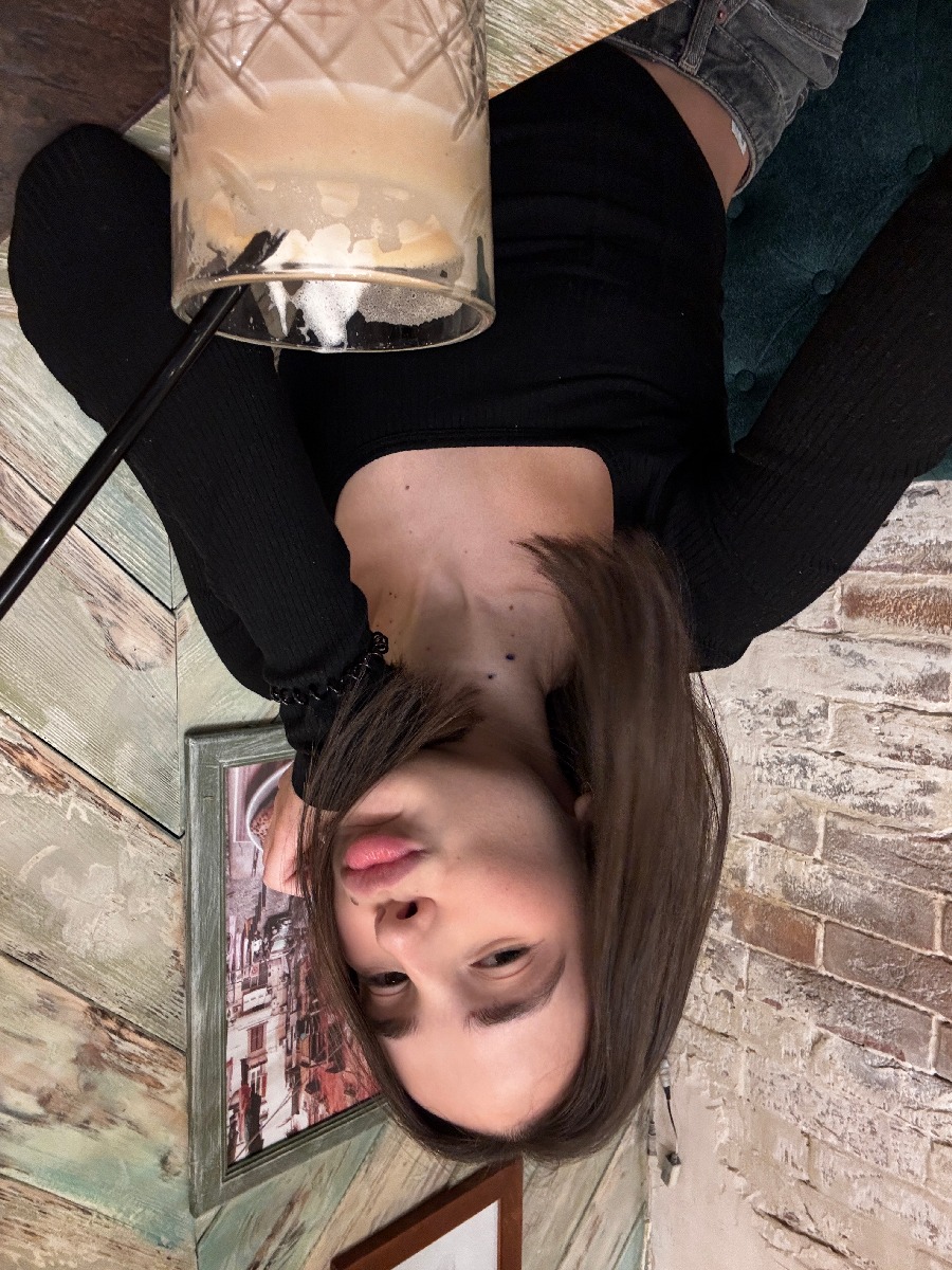 Fresh photos, fresh mood — Tina online in Nanjing